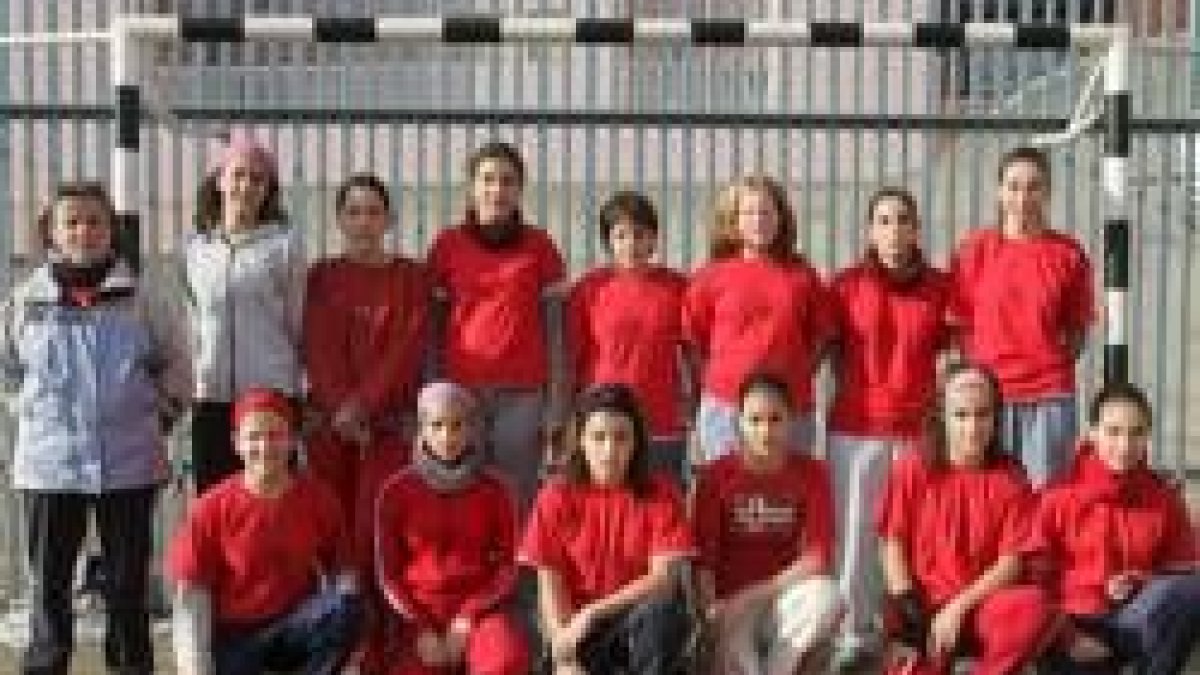 Formación de uno de los equipos del I.E.S. Lancia que está disputando la competición escolar