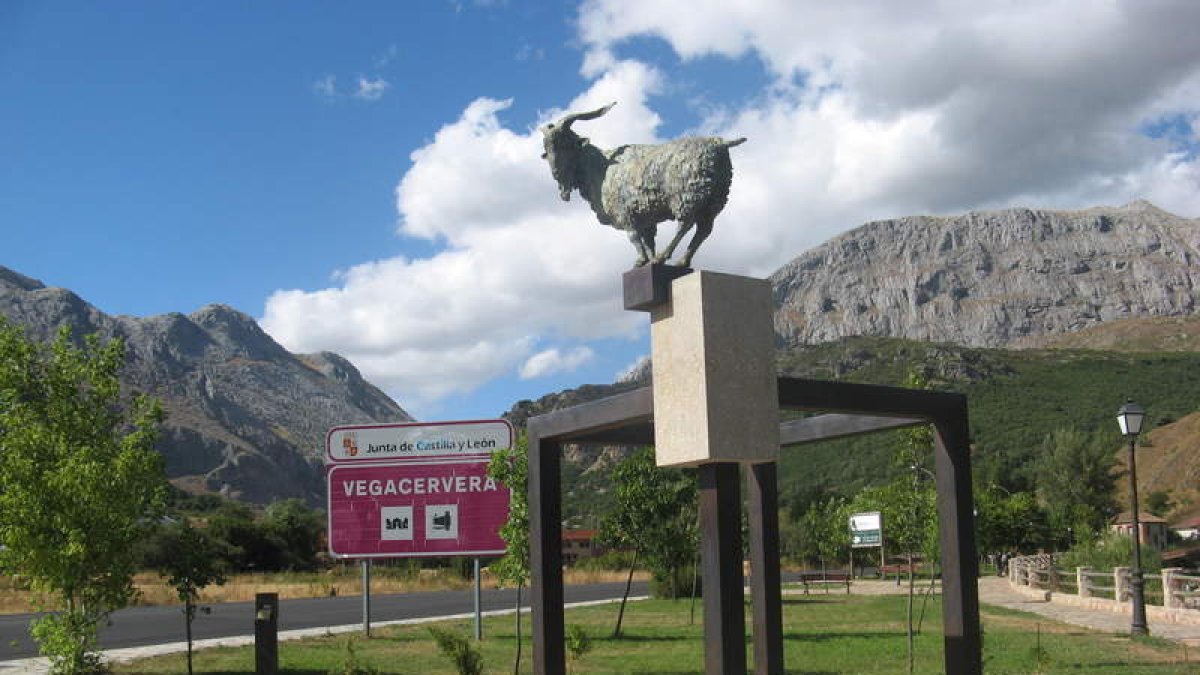 El chivo, uno de los emblemas de Vegacervera, gracias a la feria que impulsó Rodríguez Aller.
