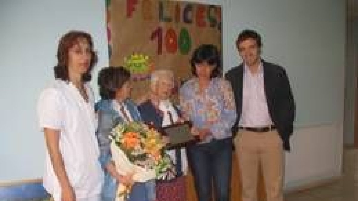 Reumasalud se ha instalado estos días junto al Hostal de San Marcos de la capital