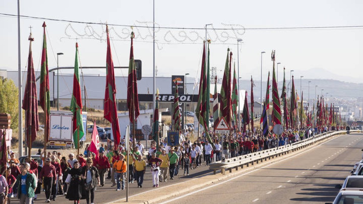 En romería se sube cada 5 de octubre al santuario de La Virgen del Camino para celebrar la fiesta de San Froilán.