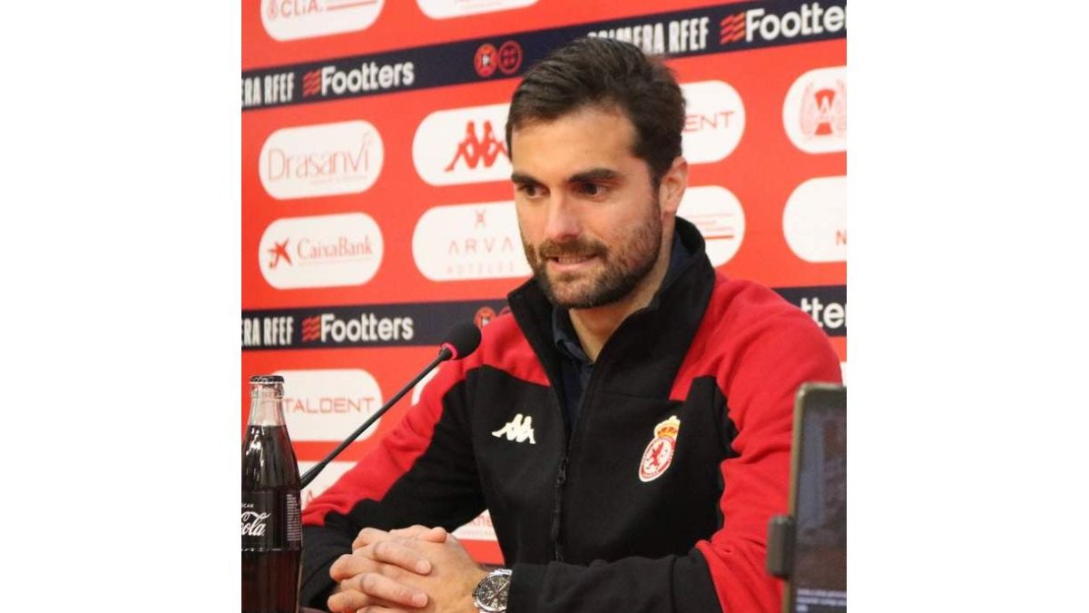 Fran Cruz, durante un momento de la rueda de prensa realizada en la mañana de ayer. CYDL