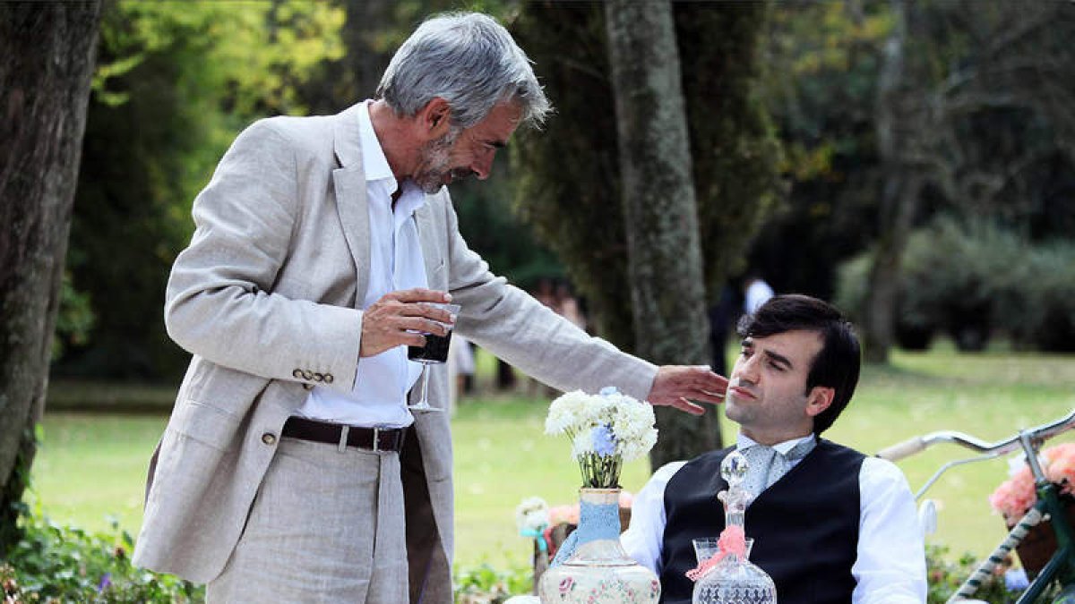 Imanol Arias y Daniel Hendler, en un instante de la película dirigida por Ariel Winograd.