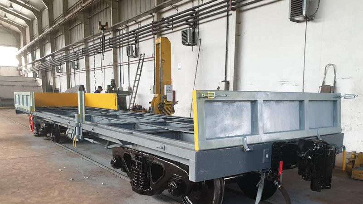 El vagón plataforma ya ha sido prácticamente restaurado. ARMF