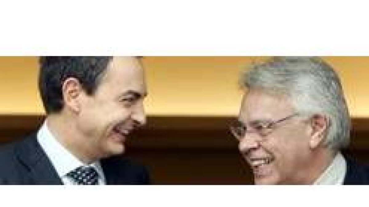 Zapatero y Felipe González, ayer en La Moncloa