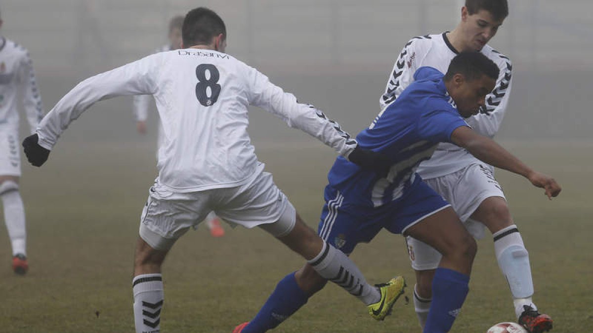 La Cultural se anotó el derbi ante la Ponferradina.