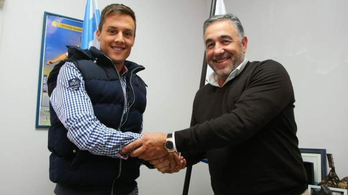 Adán y Fernández Nieto se estrechan las manos ayer
