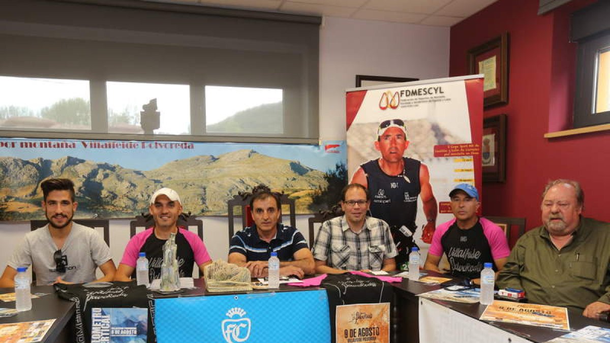 Los organizadores de la prueba, en su presentación.