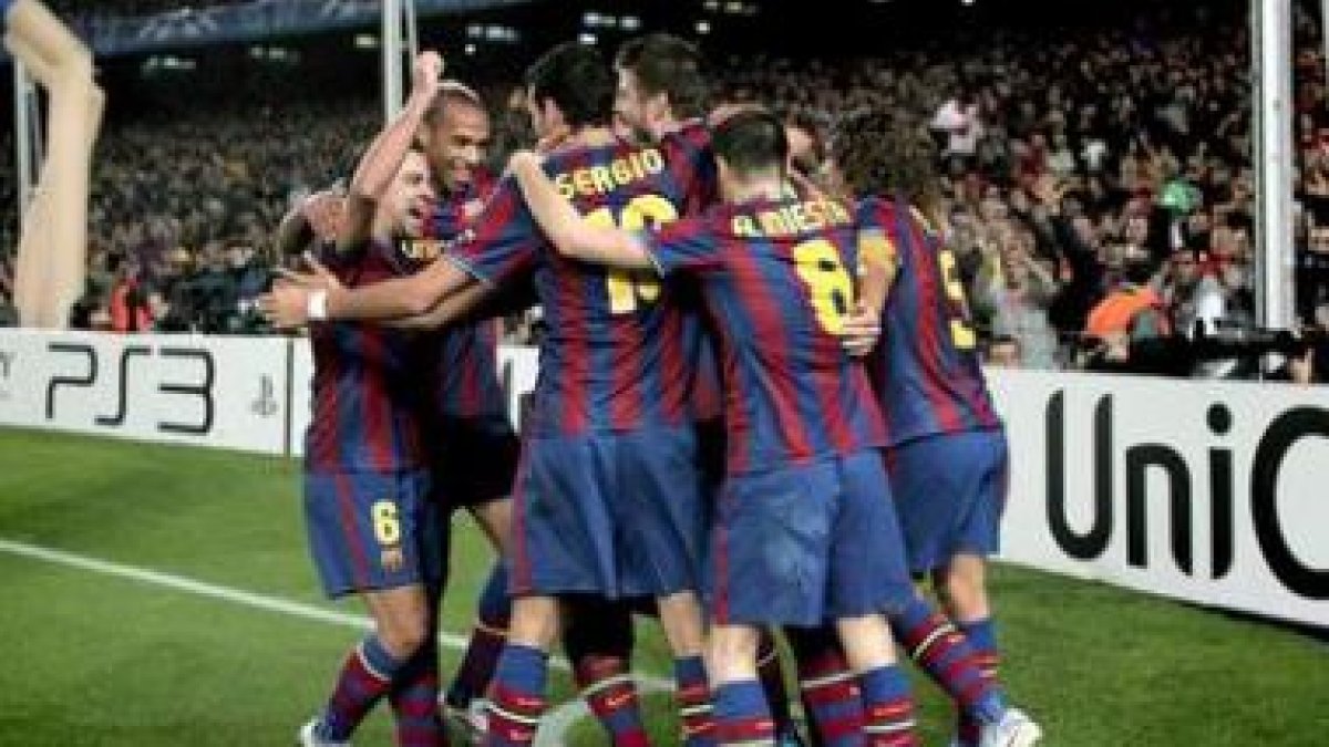 Los jugadores del Barça celebran el segundo gol del equipo, conseguido por Pedro Rodríguez.