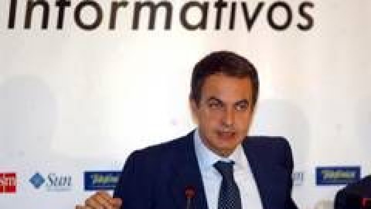 El presidente Zapatero, durante su intervención en los desayunos informativos de Europa Press