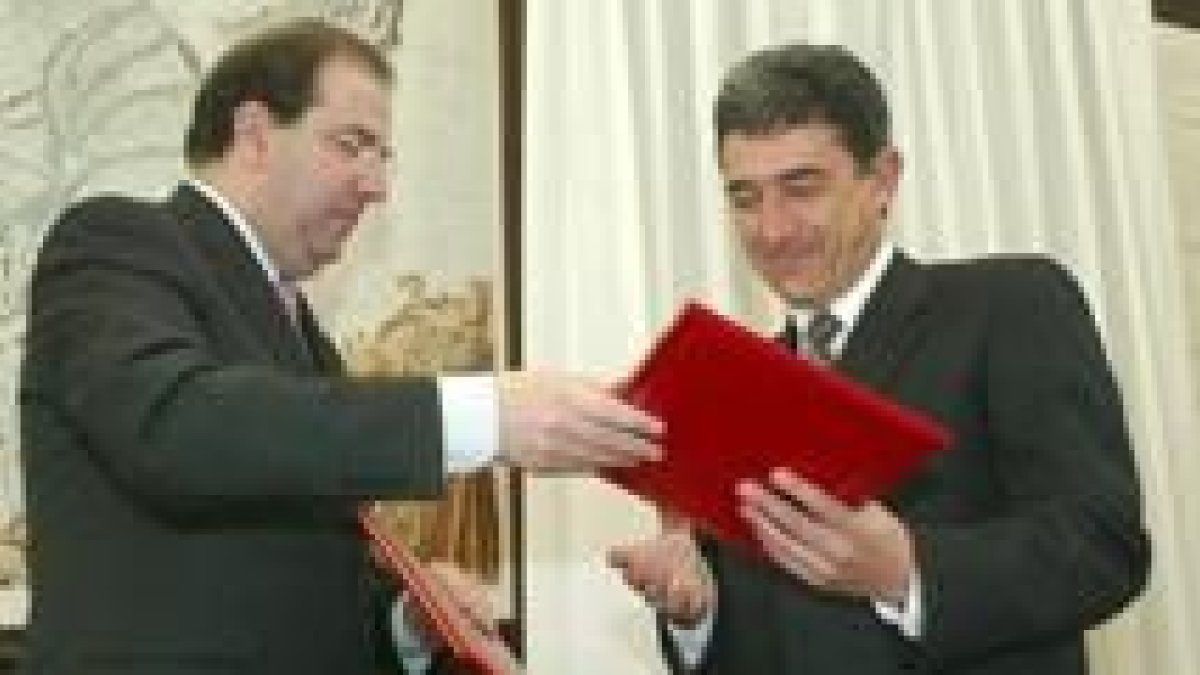 Juan Vicente Herrera junto a Jesús Esteban en una imagen de archivo en la reunión mantenida en abril