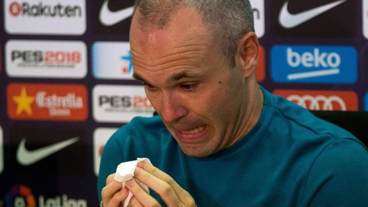 Iniesta anuncia que abandonará el club catalán a la finalización de esta temporada. ENRIC FONTCUBERTA