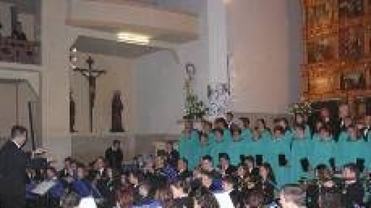 La banda de música de Cistierna y la coral de Cervera de Pisuerga
