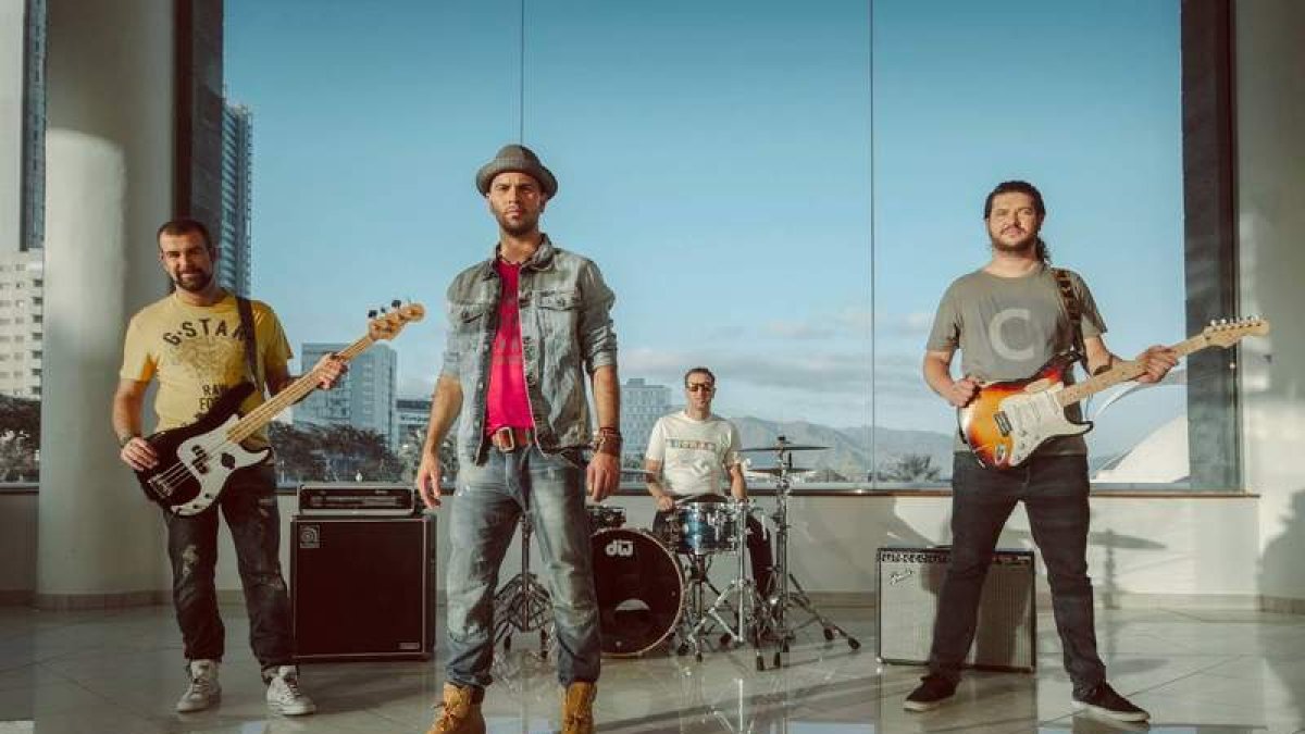 Javi Moreno, Iván Torres, Arturo Sosa y Nau Barreto, integrantes del grupo canario Efecto Pasillo