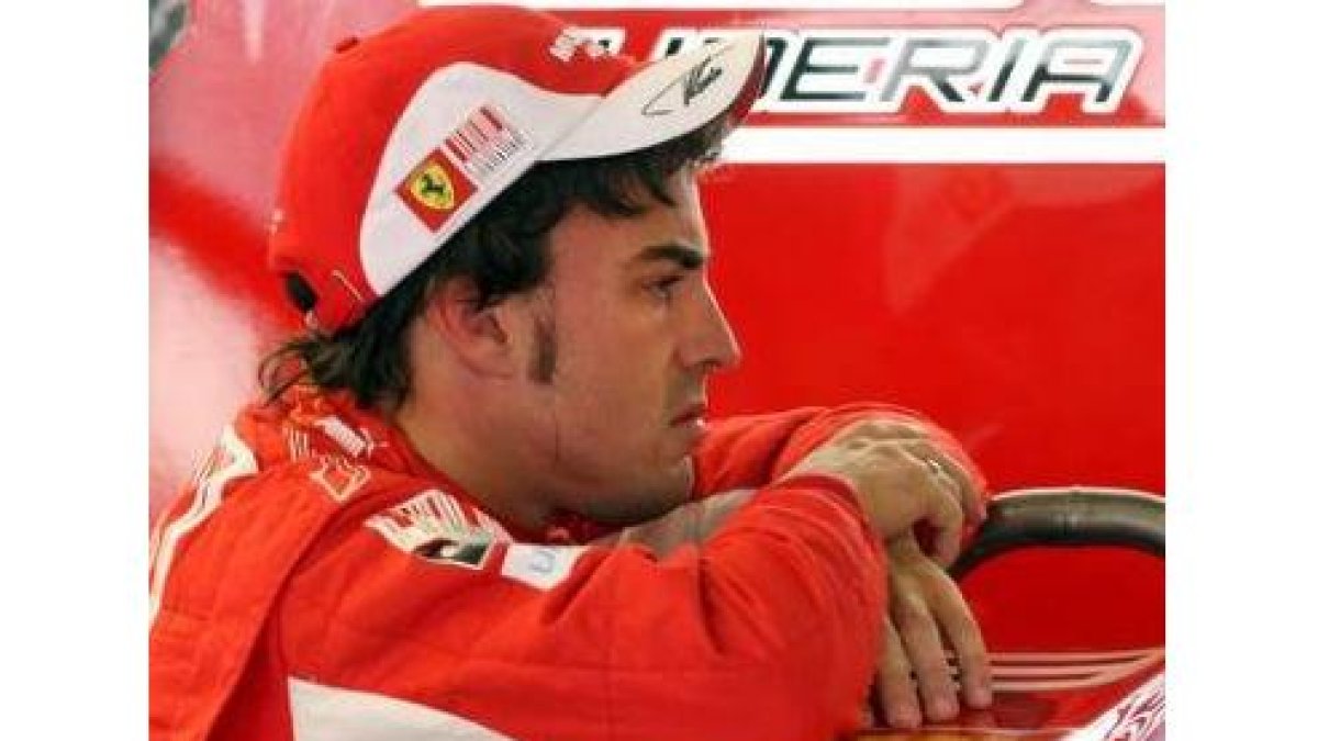 Fernando Alonso critica a la FIA.
