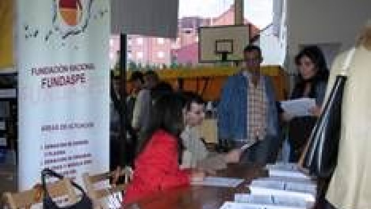 Muchos se acercaron al puesto de Fundaspe para recoger información