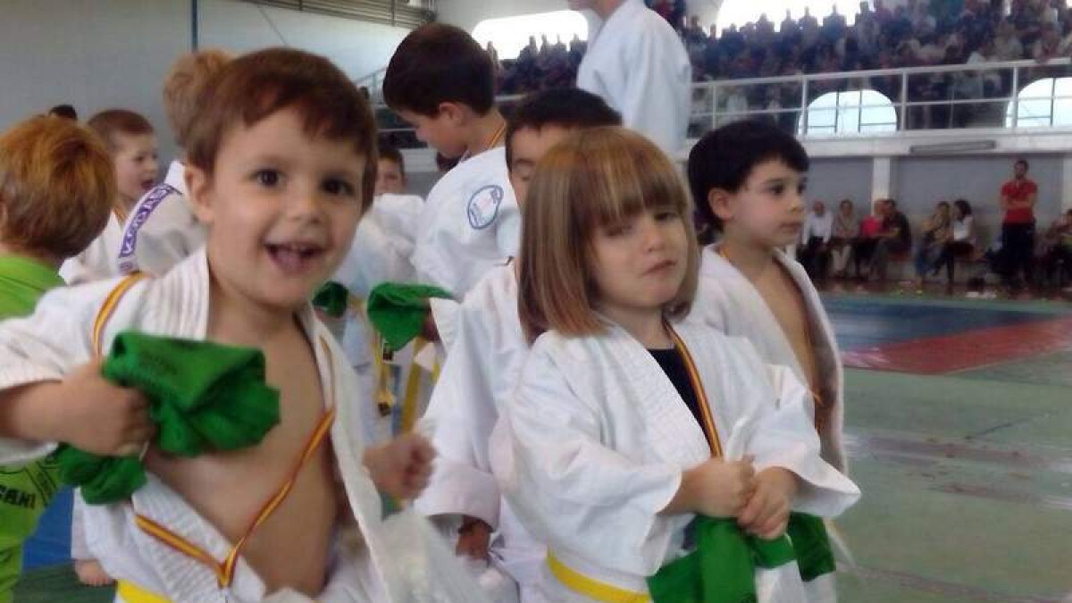 Las categorías de base deleitaron a los aficionados al judo presentes en Camponaraya.