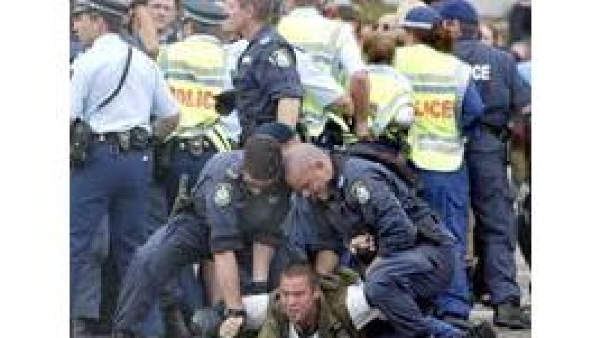 La policía detuvo en Sidney a varios manifestantes antiglobalización durante la reunión de la OMC