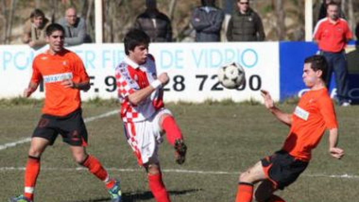 El equipo arlequinado se mostró superior al líder invicto del grupo