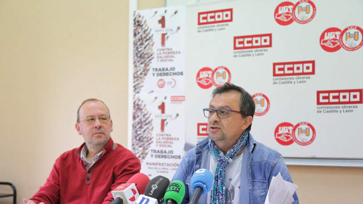 Ignacio Fernández y Enrique Reguero llamaron ayer a la participación en el 1 de Mayo. SECUNDINO PÉREZ