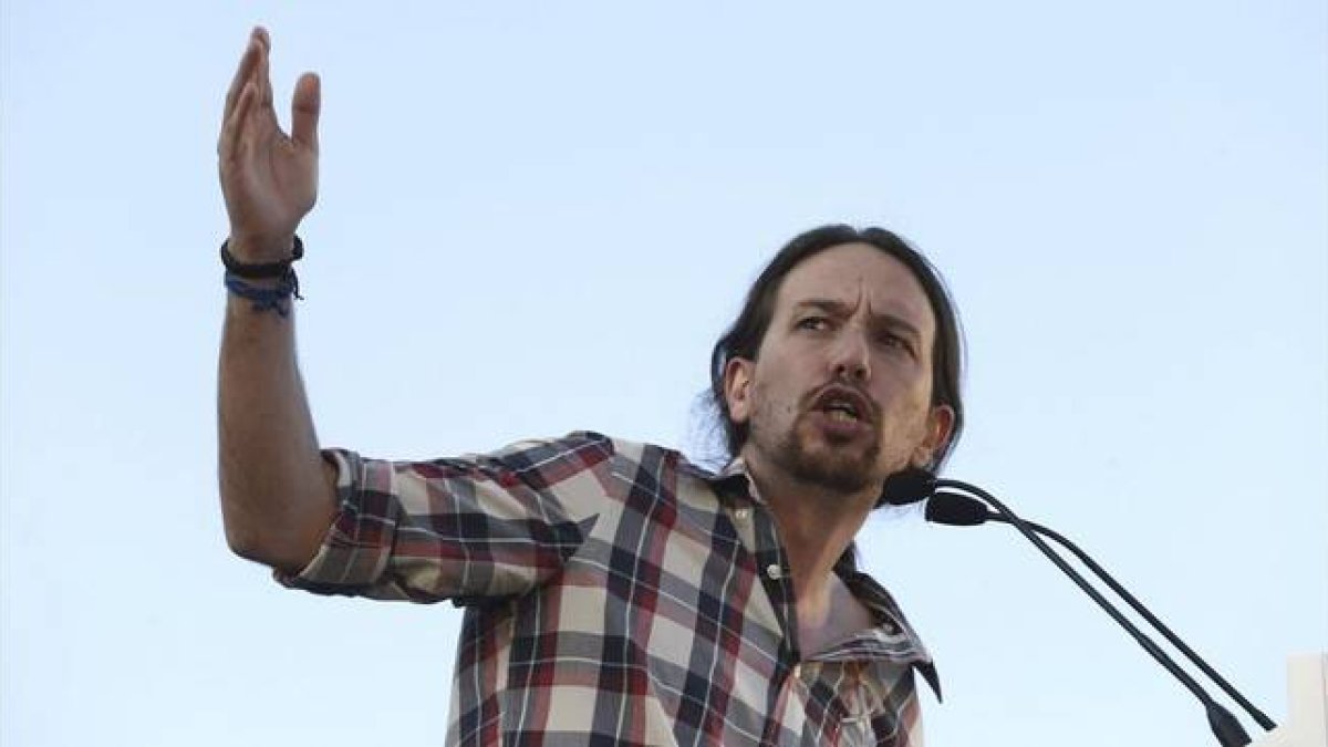 El secretario general de Podemos, Pablo Iglesias, en un mitin en Alcalá de Henares (Madrid), este viernes, 8 de mayo.