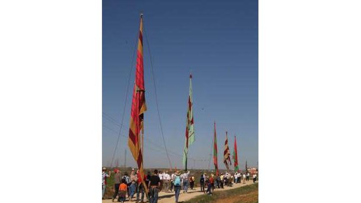 El buen tiempo acompañó la peregrinación vecinal de la comarca de la Sobarriba.