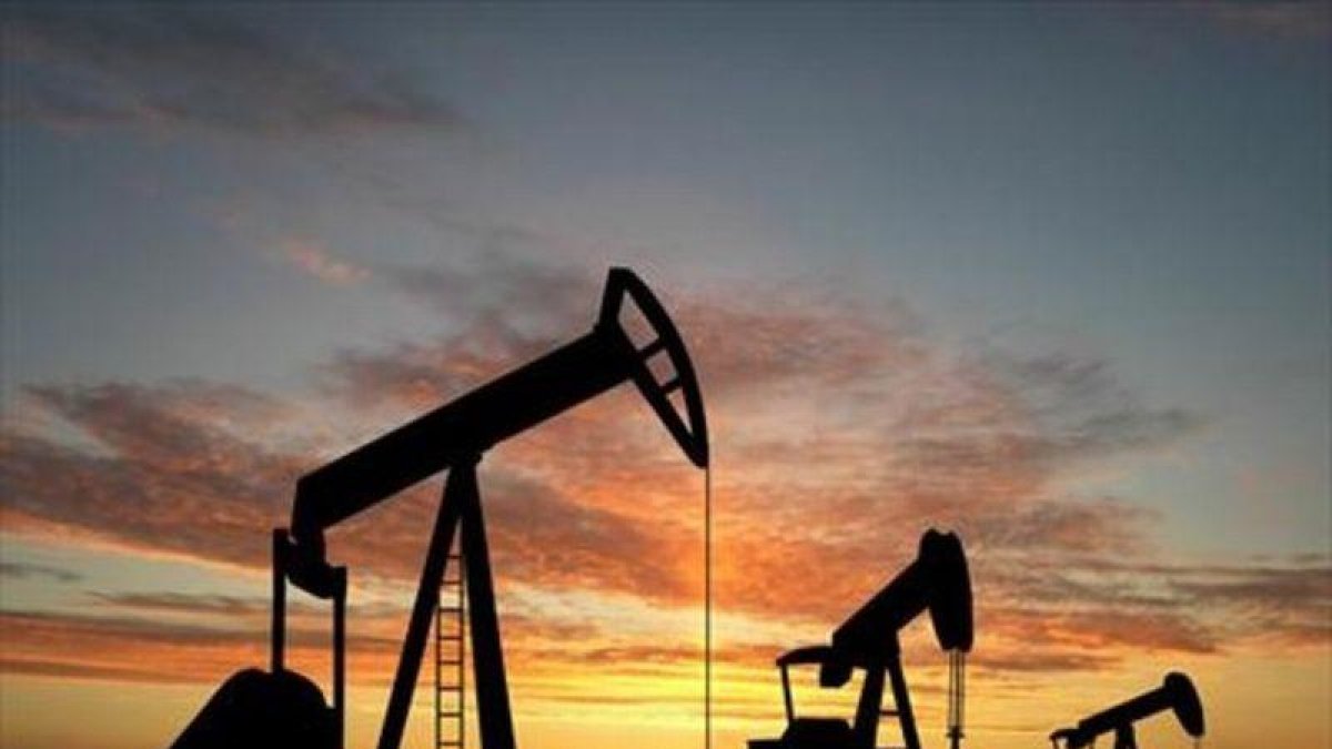 Campo de producción petrolífera.