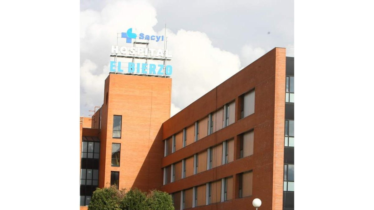 Exterior del Hospital del Bierzo. L. DE LA MATA