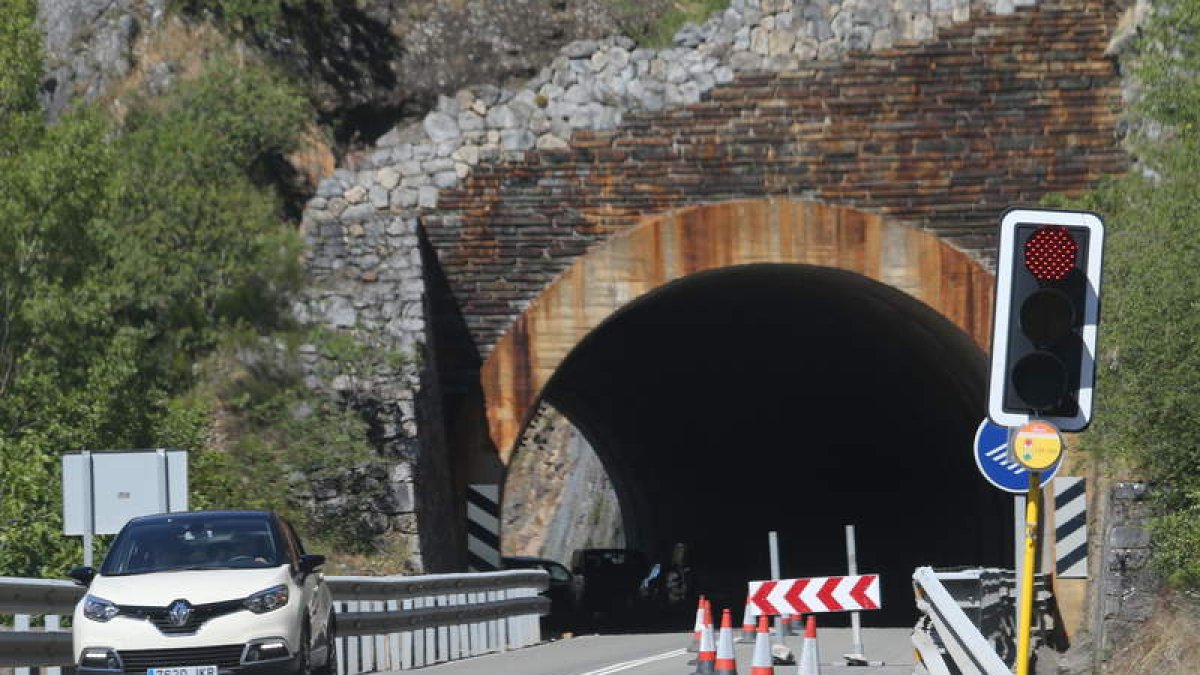Imagen de un corte anterior en el túnel de Peñarrubia. DE LA MATA