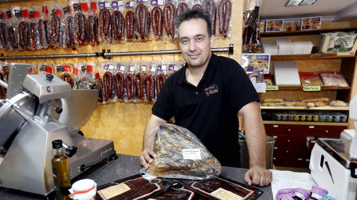 La Cilla de Feito se encuentra en la plaza San Martín 1. Abre sus puertas de lunes a domingo desde las 11.00 horas. El teléfono de contacto es 656933384