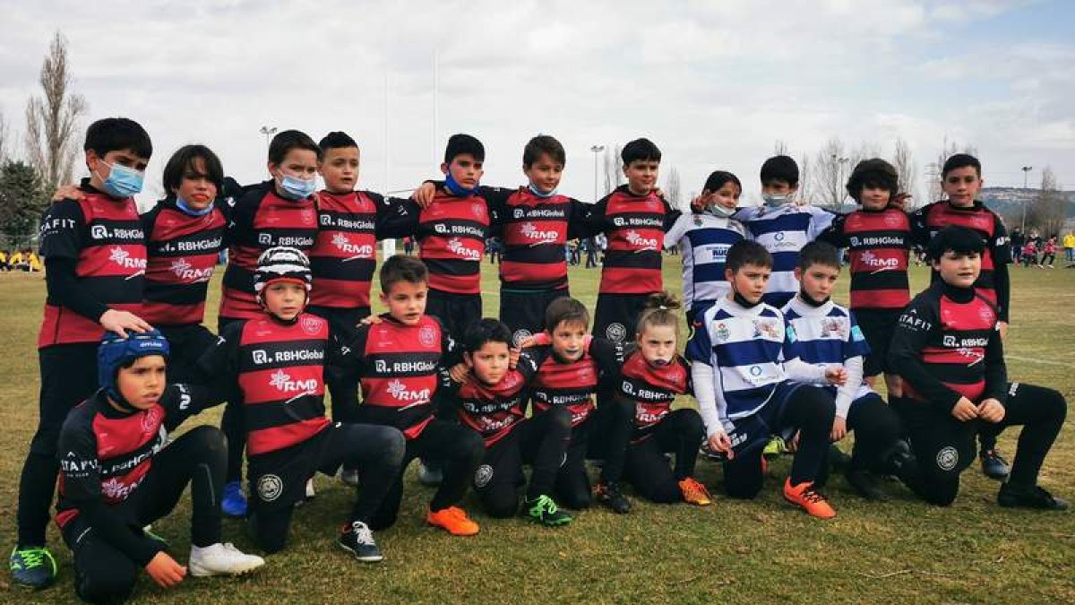 La Escuela Rugby Club León participó en la concentración del pasado sábado en Valladolid. DL