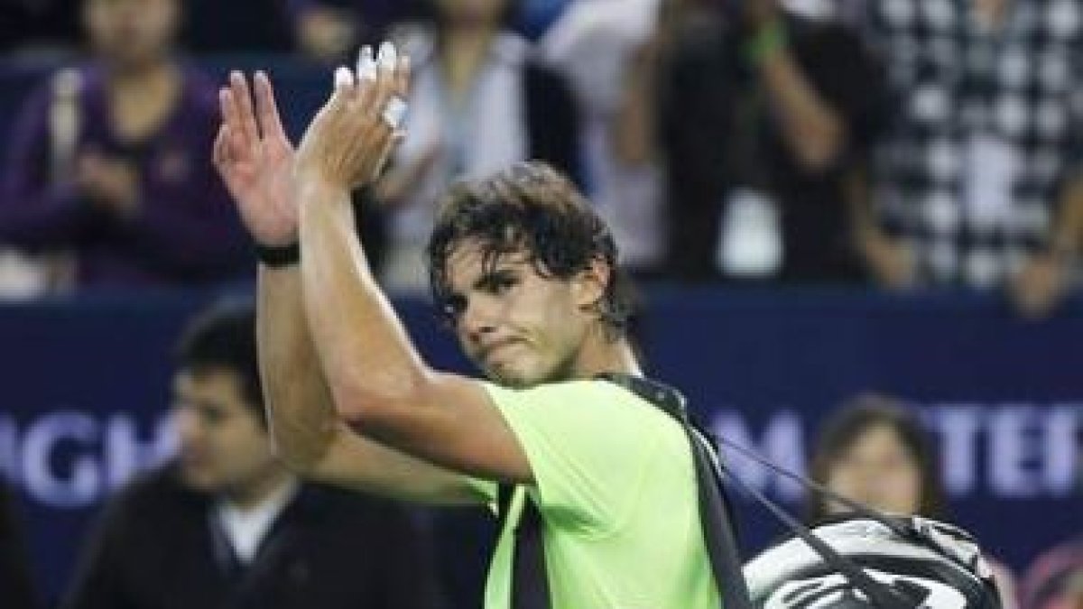 Nadal se despide del público tras perder ante Melzer.