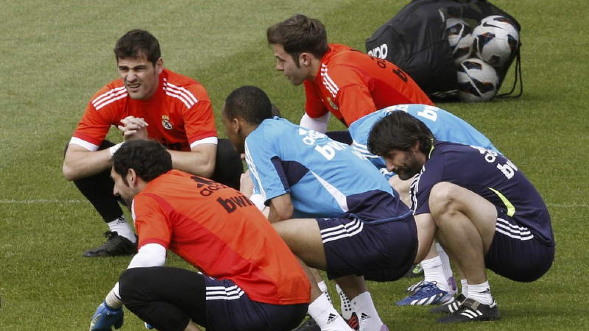 Los porteros del Madrid Diego López, Jesús Fernández y Casillas en un entrenamiento.