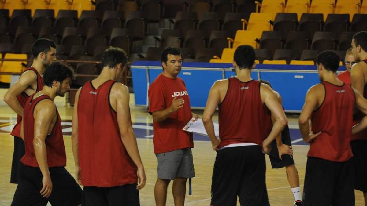 El plantel leonés tiene ante sí un reto complicado, recuperar el terreno perdido hacia el play-off.