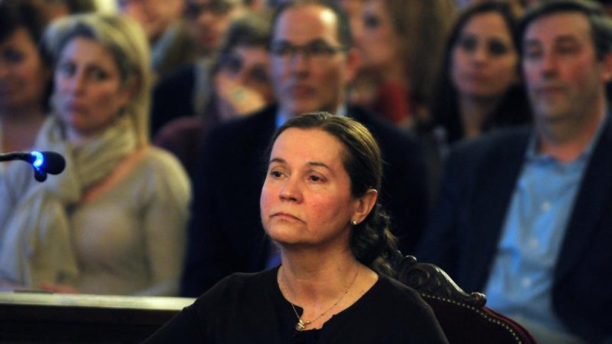 Montserrat González, acusada de la muerte de la presidenta de la Diputación de León, Isabel Carrasco, durante su declaración en el juicio que tiene lugar en la Audiencia Provincial de la capital leonesa.