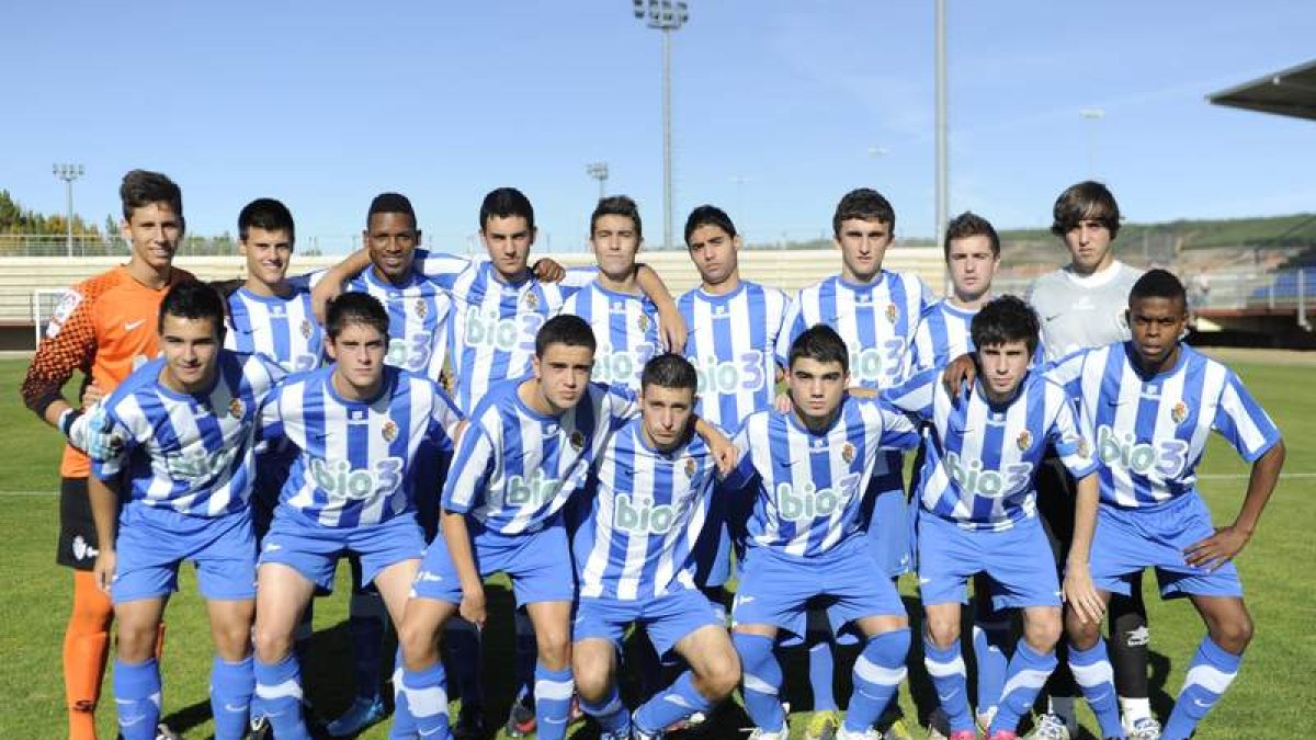 Formación del equipo de la Ponferradina que milita en el grupo 3 de la Liga Nacional Juvenil.