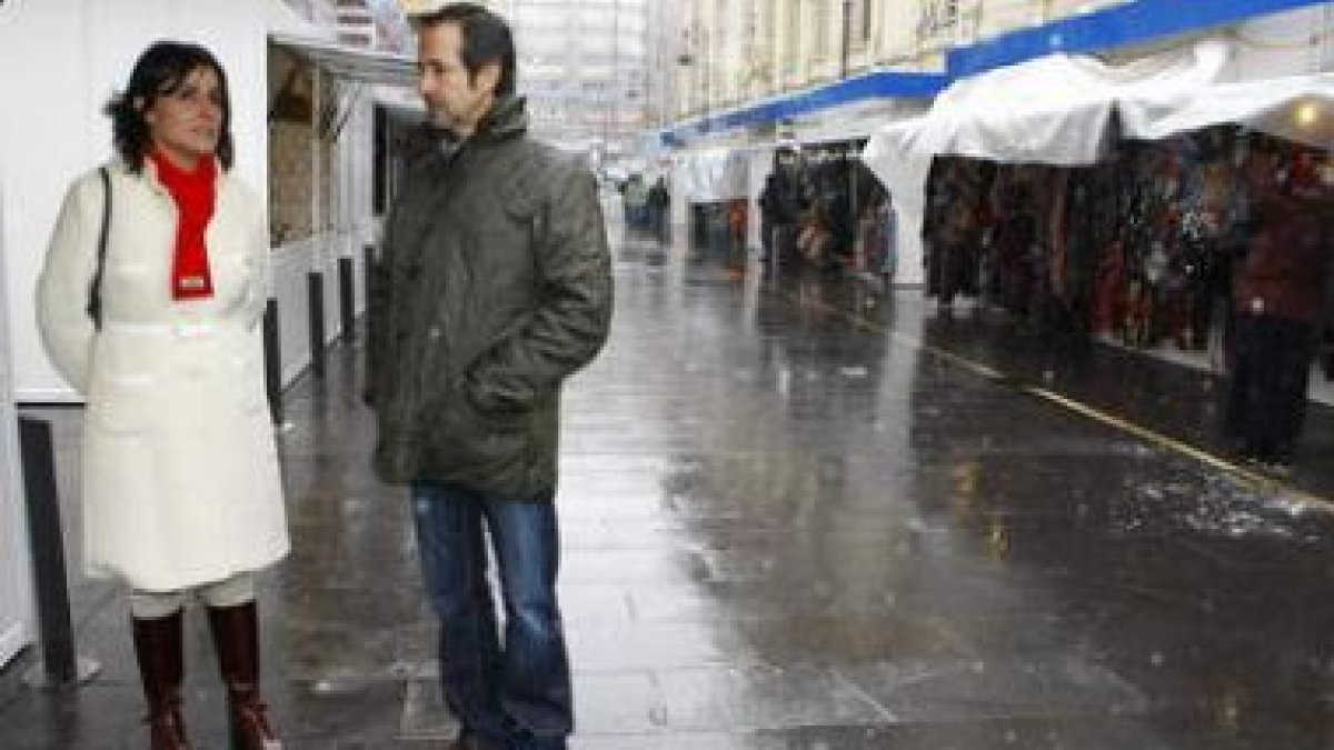 María Rodríguez, en la inauguración del mercadillo.