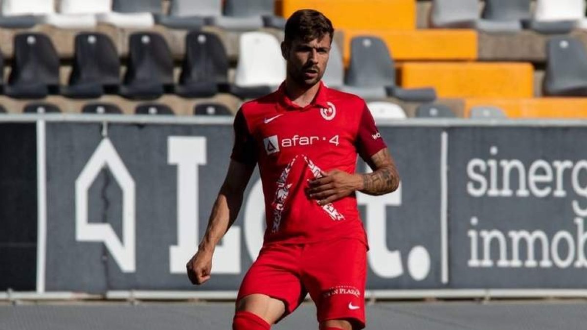 Cristian Pérez, defendiendo la elástica del Rayo Majadahonda, equipo en el que causa baja. DL