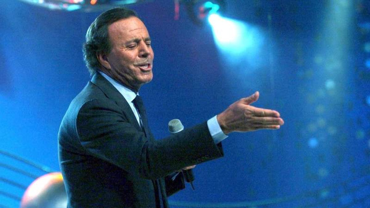 Julio Iglesias durante un concierto en Cartagena de Indias, Colombia . MIGUEL MENÉNDEZ