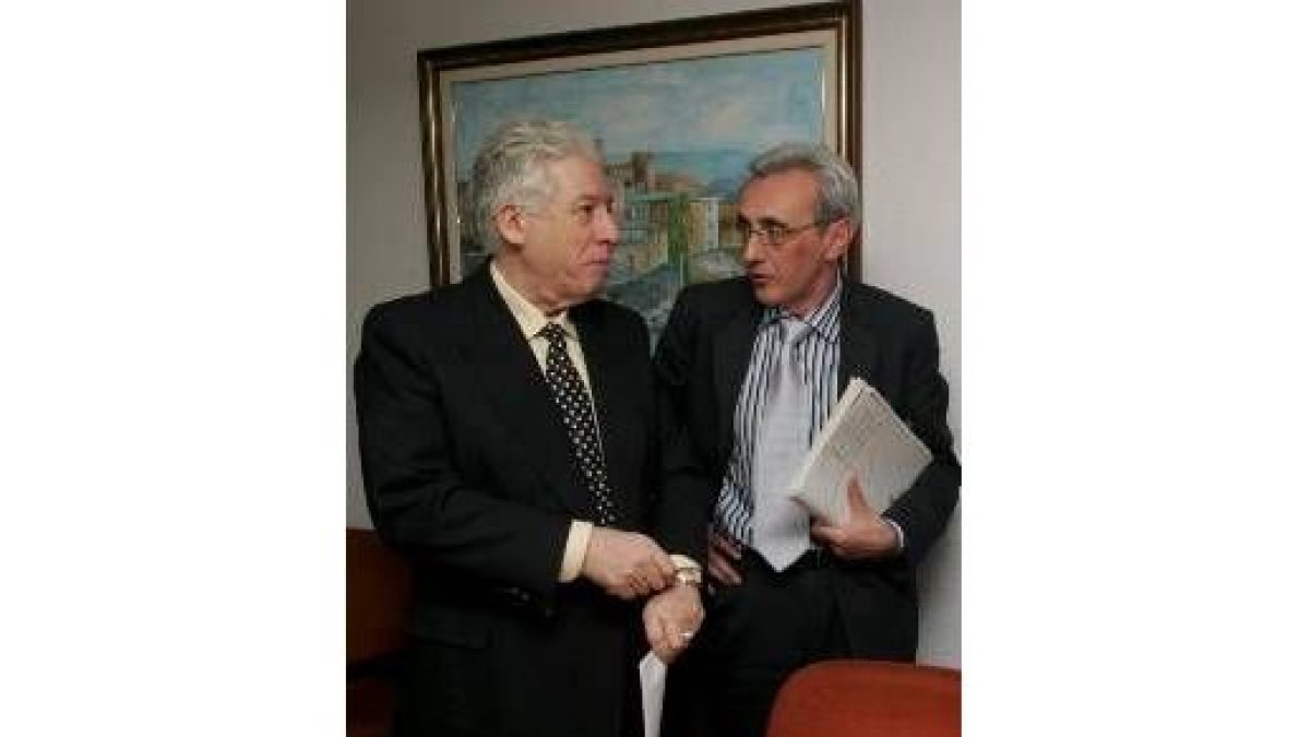 Rodríguez, a la izquierda, junto al responsable de Afinsa, Emilio Escudero