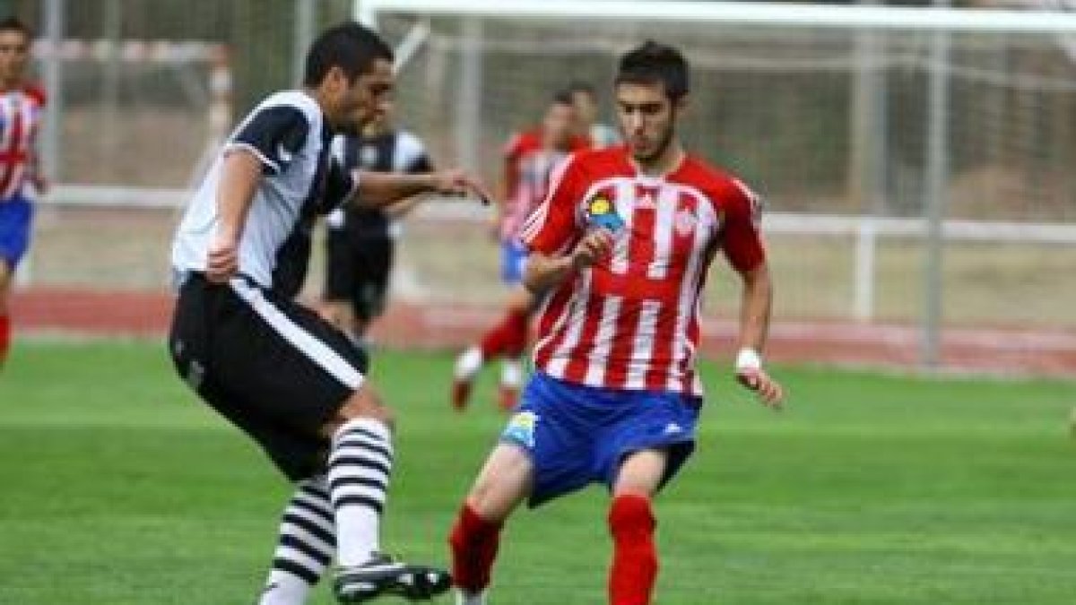 El equipo rojiblanco salvó un punto en el tiempo añadido al transformar un penalti.