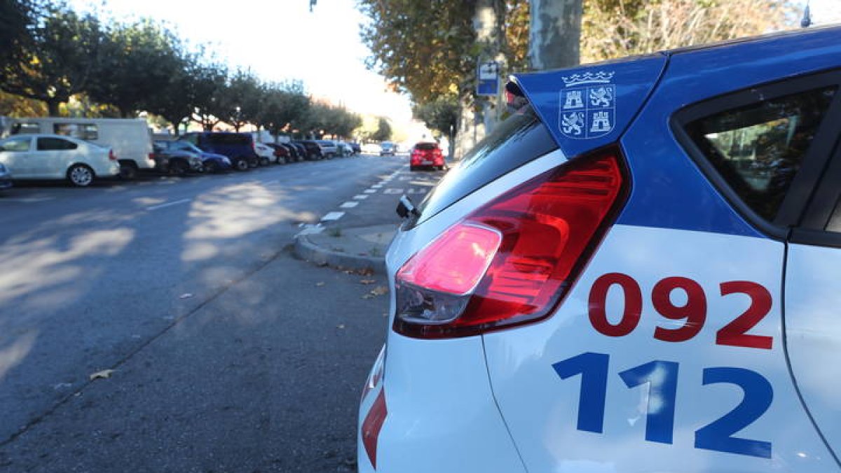 Un vehículo de la Policía Local de León. RAMIRO