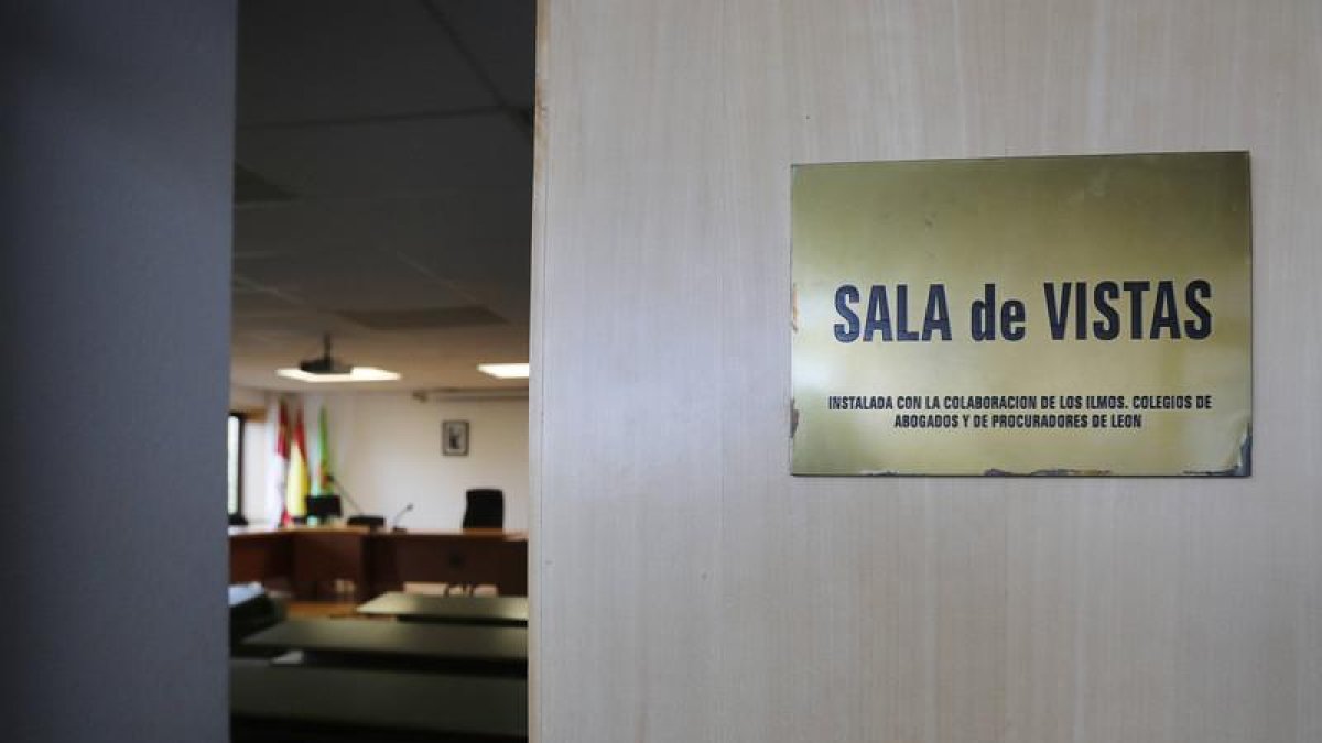 Sala de vistas de uno de los juzgados de León.