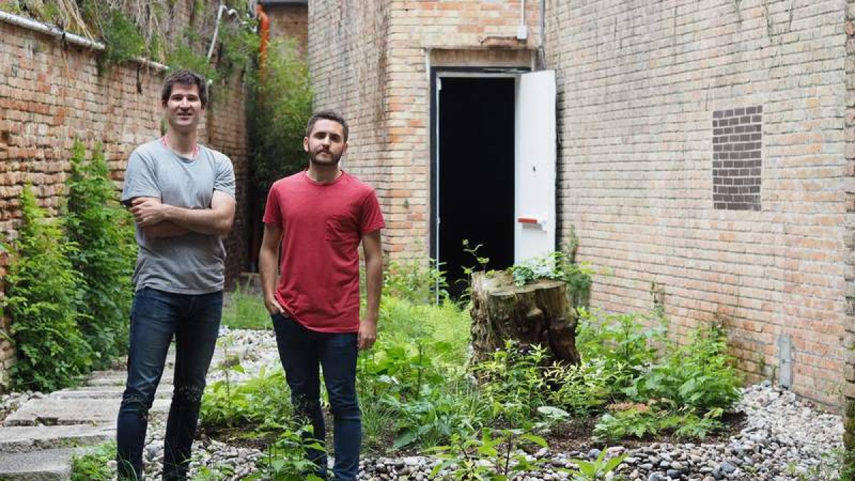 Los premiados en su proyecto jardín para la bienal de Venecia. DL