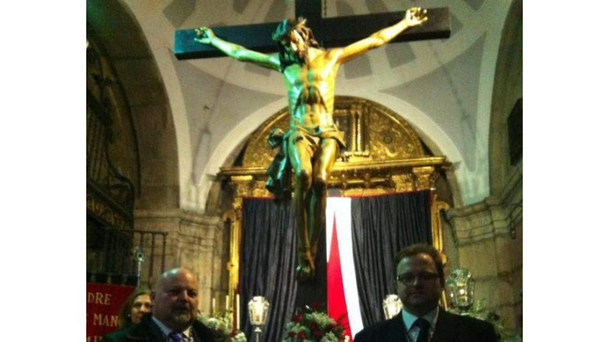 Momento de la ofrenda en la iglesia de San Marcelo.