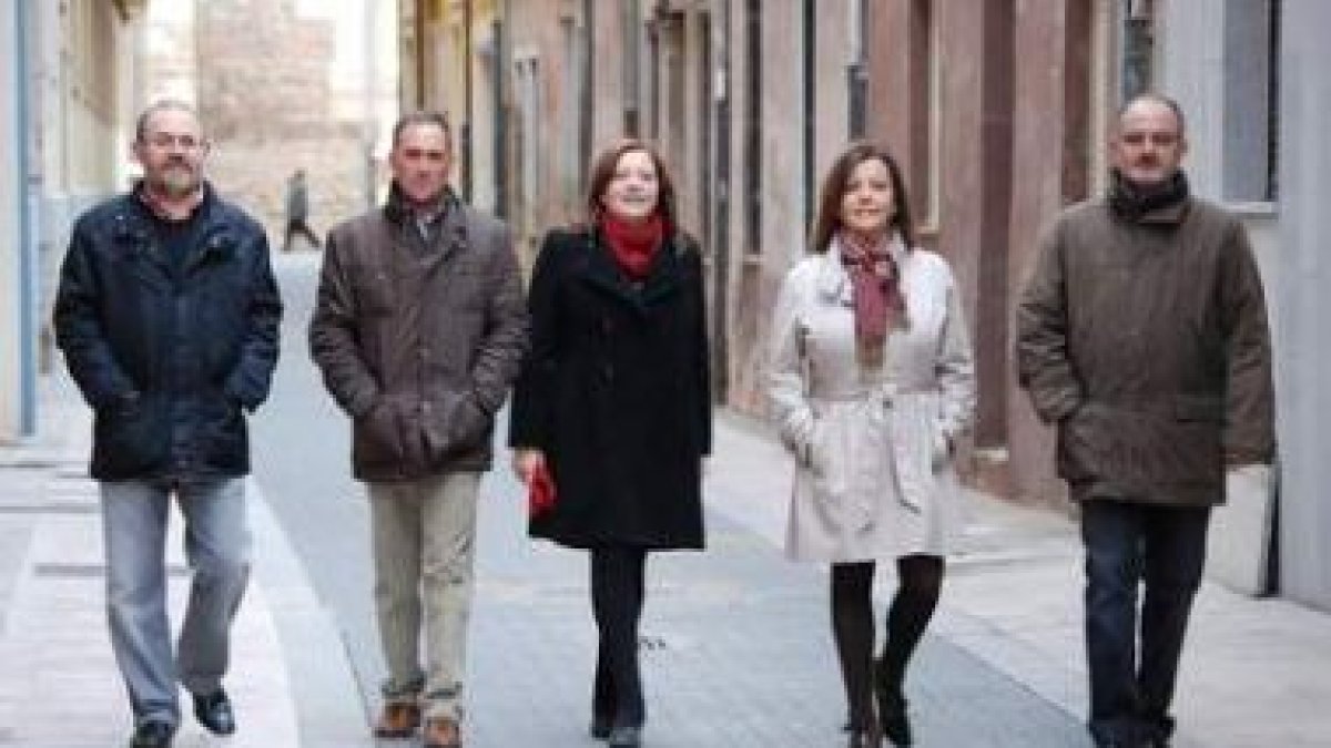 Los integrantes de La Braña, el veterano grupo de folk leonés, festejan hoy sus treinta años.