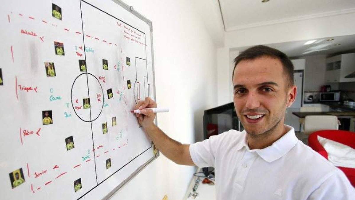 Borja Jiménez ha entrenado a equipos modestos, el último, el Rápido de Bouzas. ÓSCAR JIMÉNEZ/LA VOZ DE GALICIA