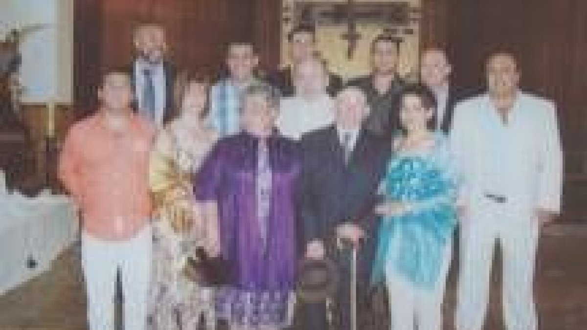 Imagen de la familia Rodríguez Cuesta de Ciñera que celebró sus bodas de oro