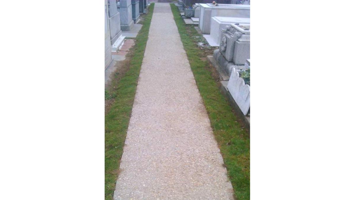 Pasillo del cementerio.