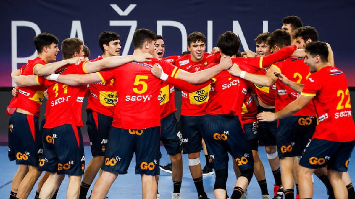 Los jugadores celebran el bronce. REDACCIÓN