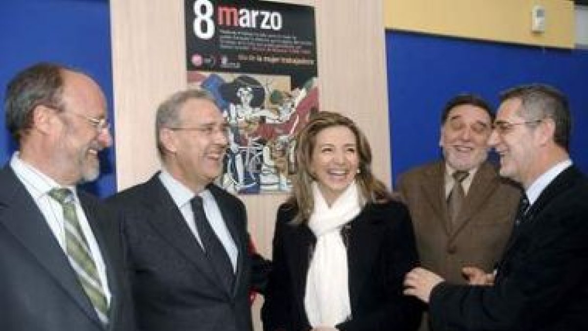 León de la Riva, Díez Hoces, Alicia García, Miguel Alejo y Agustín Prieto antes de la entrega del pr